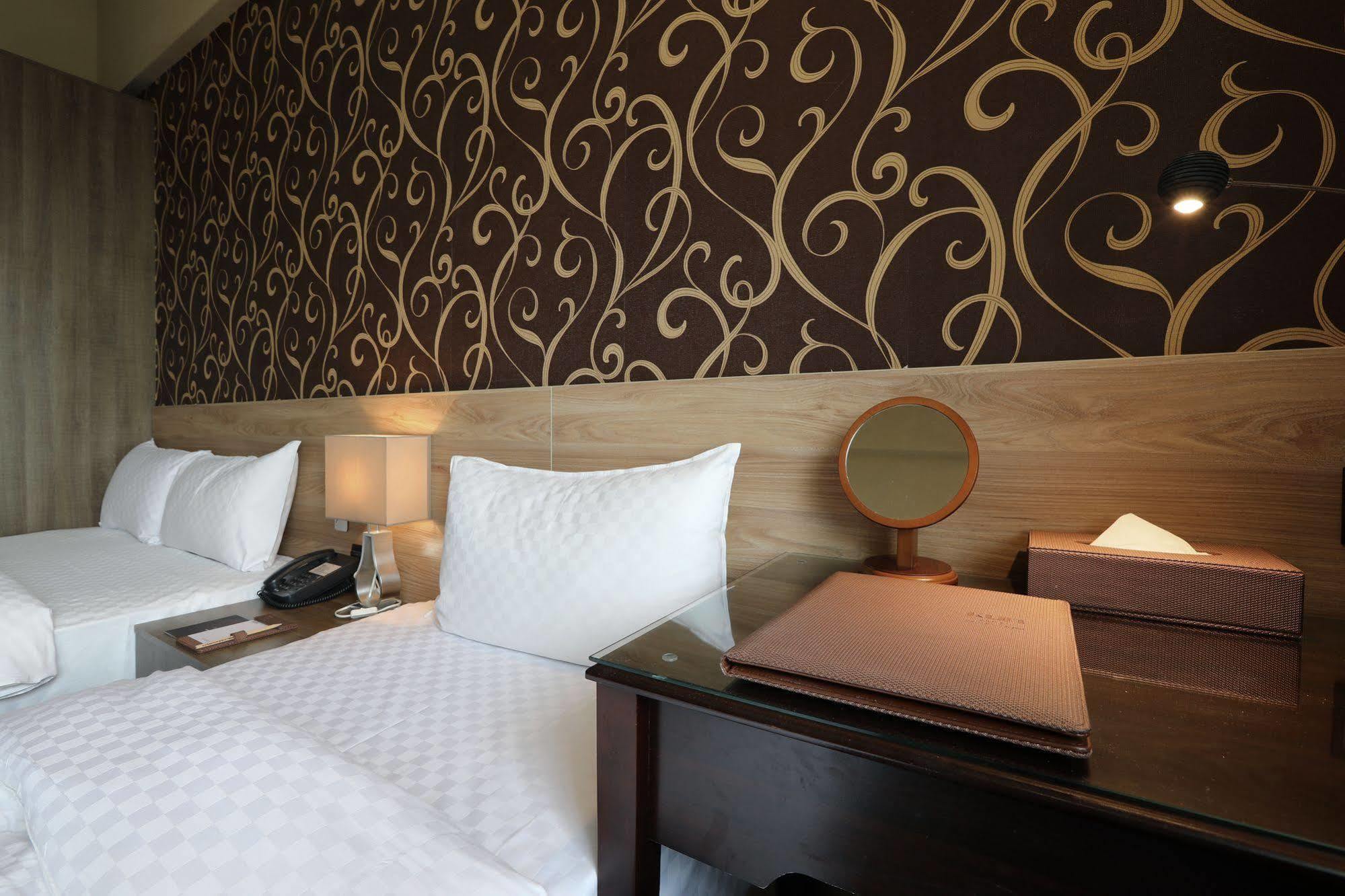Kun Hotel Тайджун Екстериор снимка