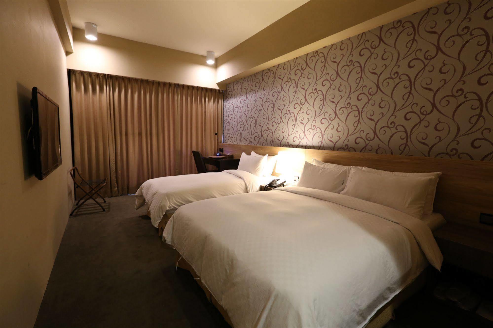 Kun Hotel Тайджун Екстериор снимка